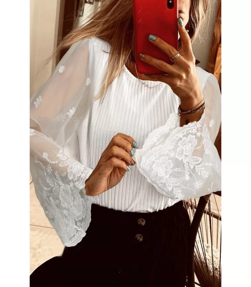 White rib shirt with decorative embroidered mesh sleeves
